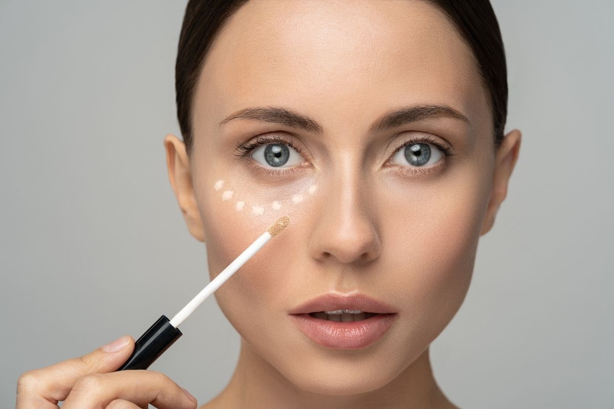 Makeup Tricks to Brighten Under Eyes